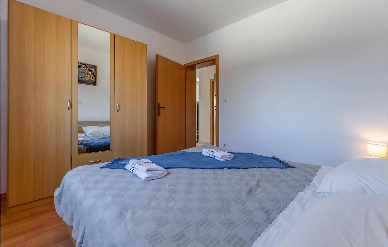 Lovely Apartment In Medulin With Kitchen