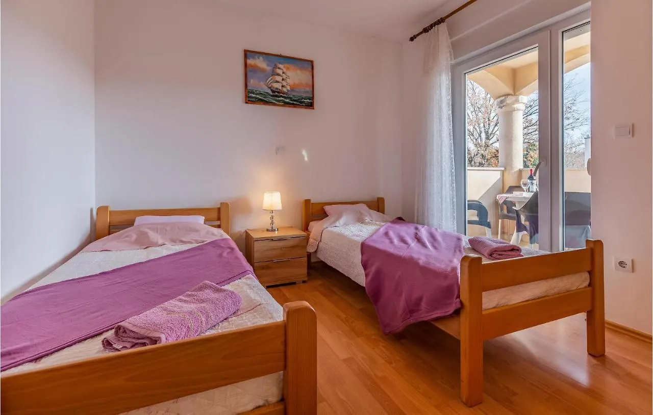 Lovely Apartment In Medulin With Kitchen