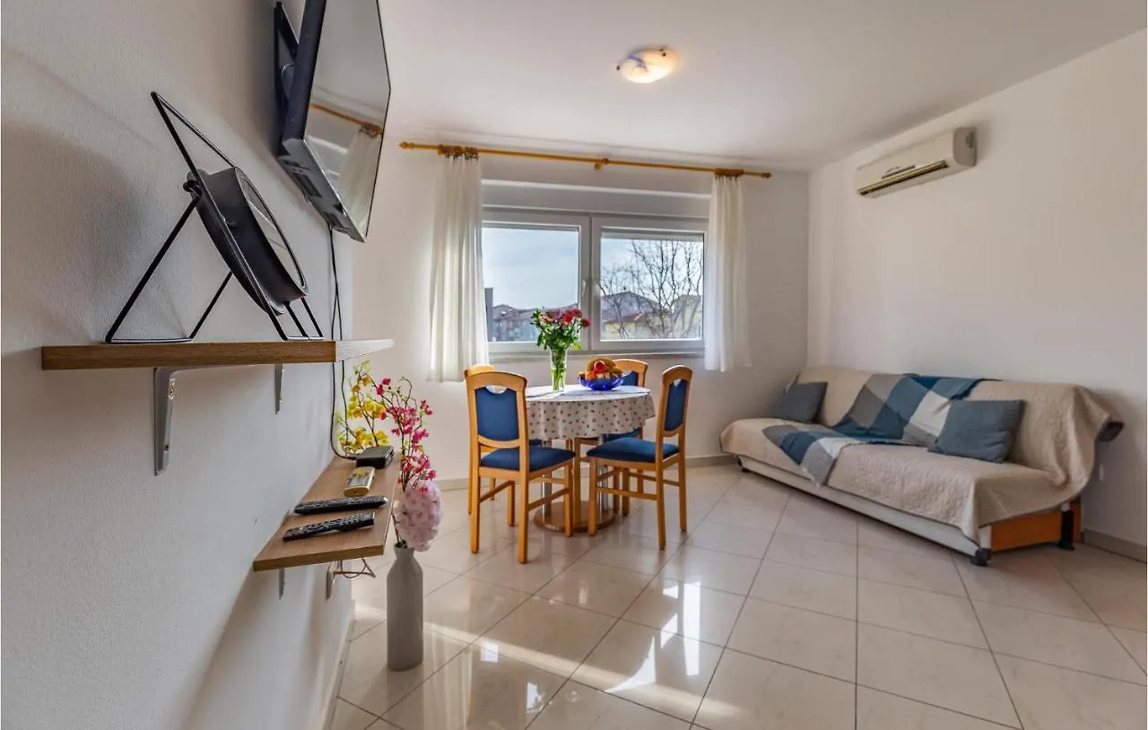 Lovely Apartment In Medulin With Kitchen